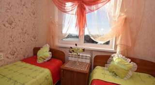 Гостевой дом Апельсин Геленджик Двухместный номер с 2 отдельными кроватями и видом на море-4